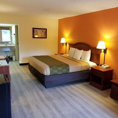 Econo Lodge Inn & Suites Gulfport Bagian luar foto