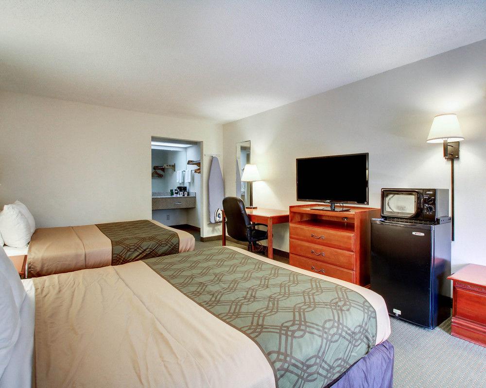 Econo Lodge Inn & Suites Gulfport Bagian luar foto