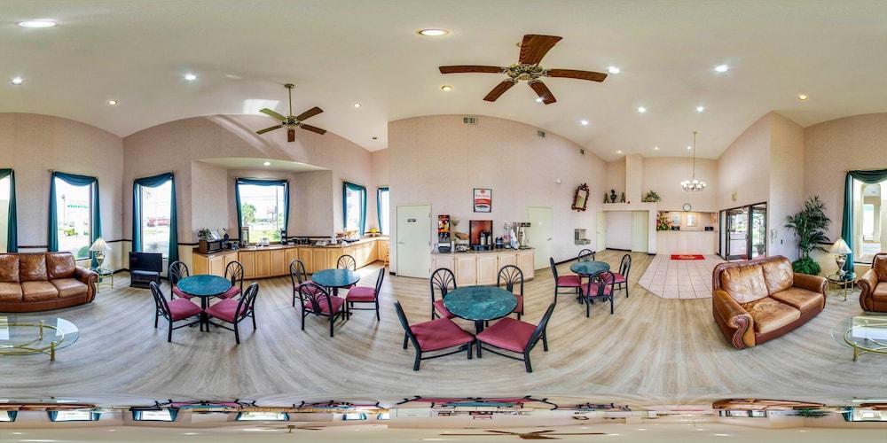 Econo Lodge Inn & Suites Gulfport Bagian luar foto