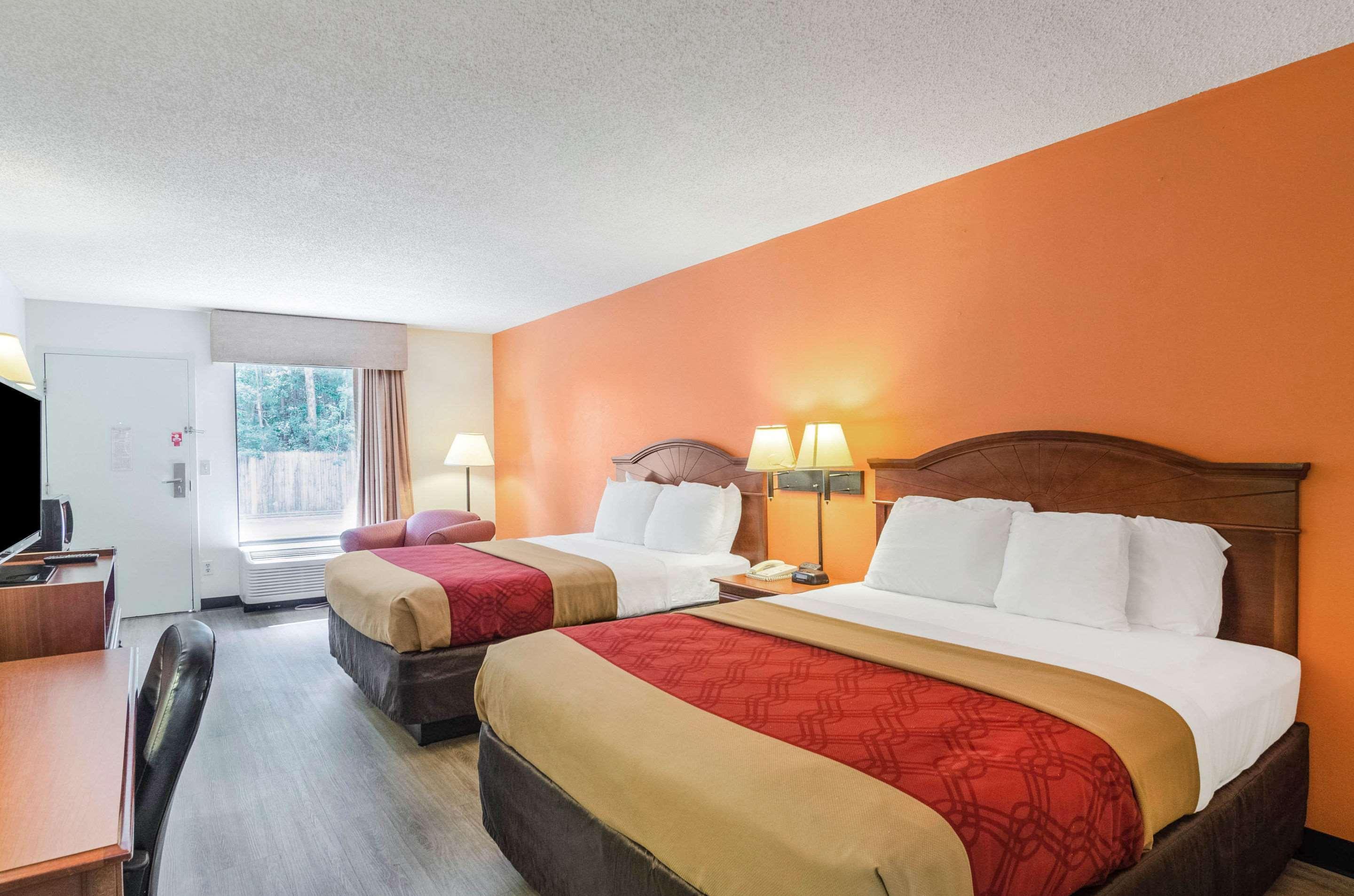 Econo Lodge Inn & Suites Gulfport Bagian luar foto