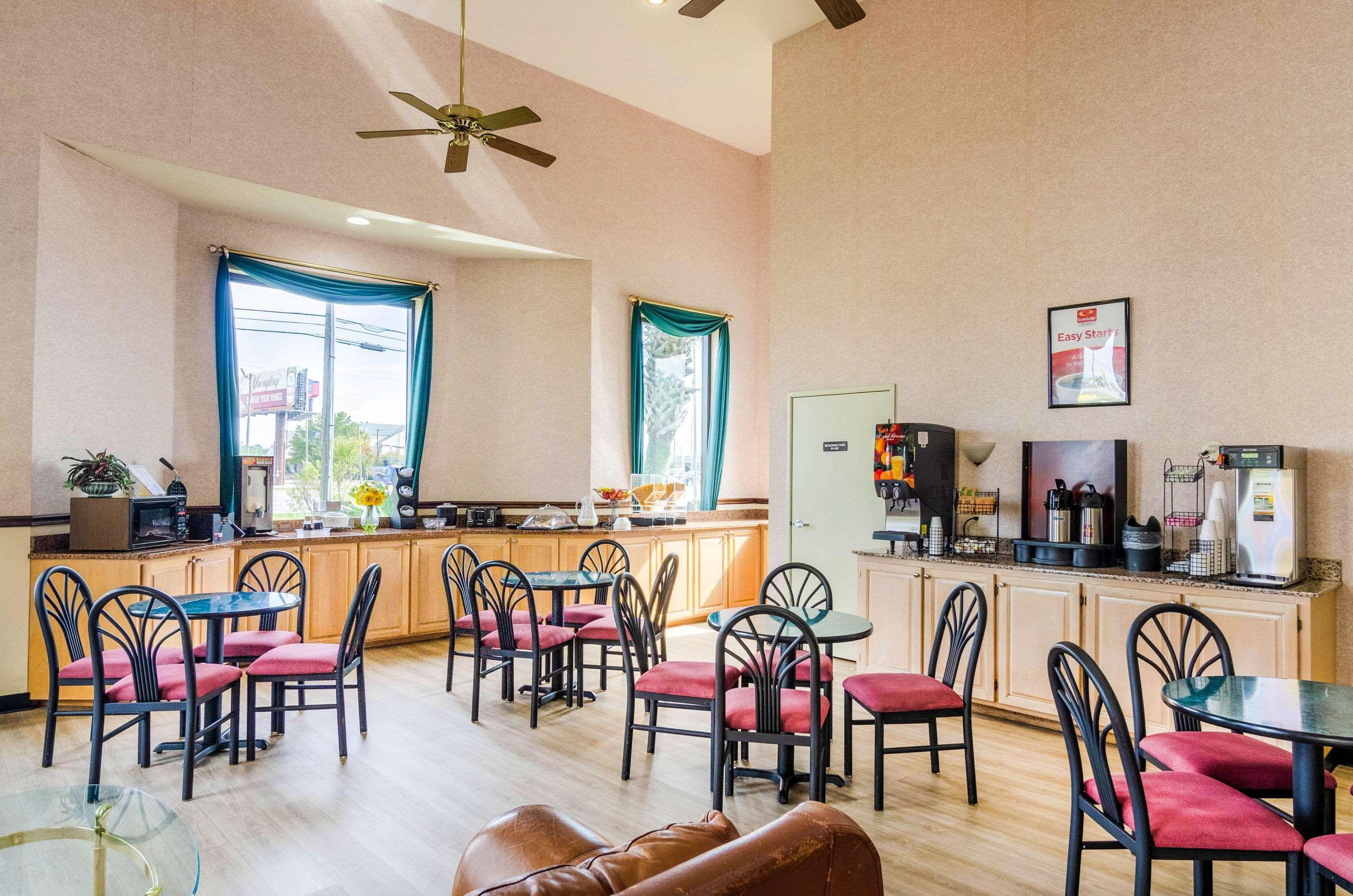 Econo Lodge Inn & Suites Gulfport Bagian luar foto