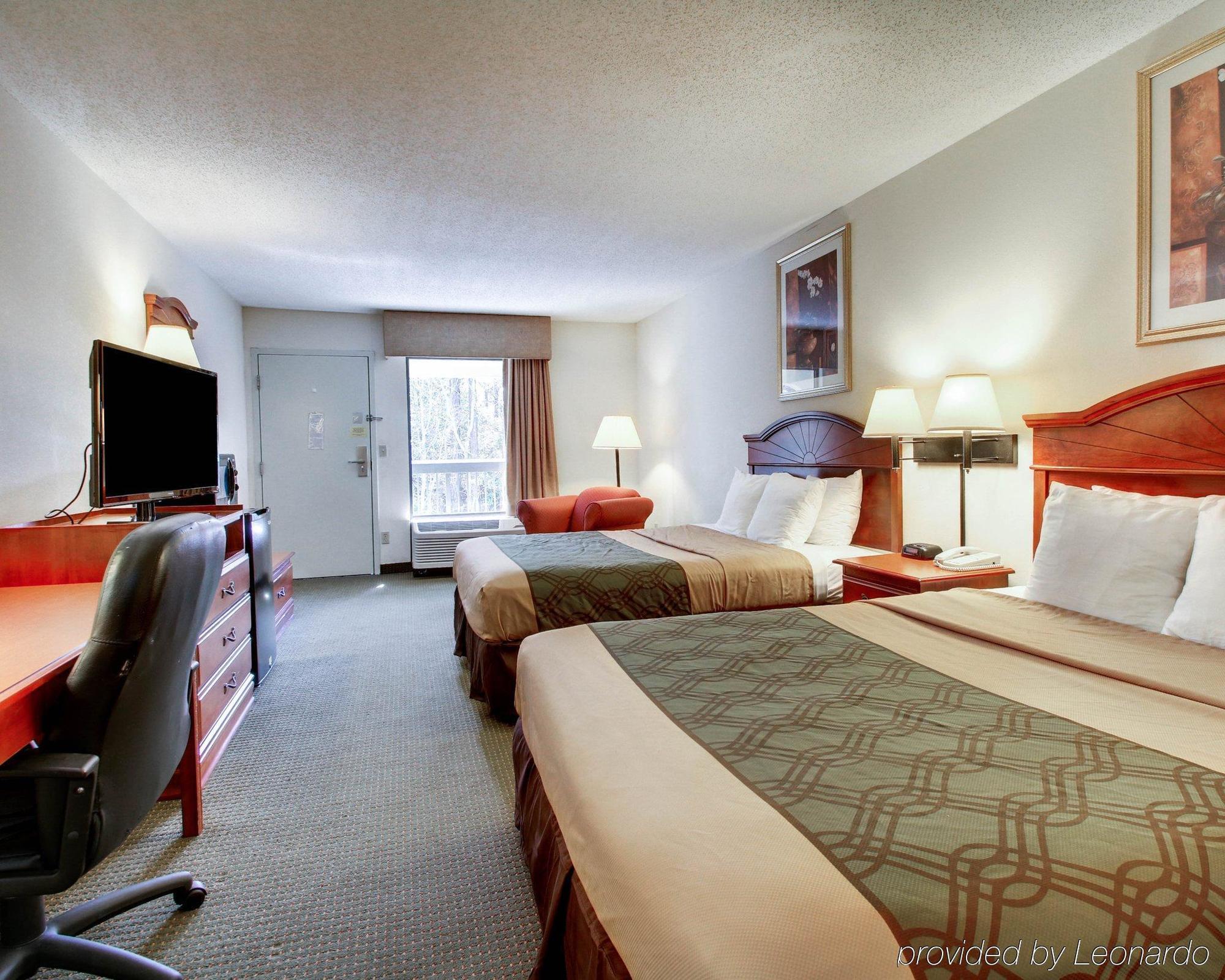 Econo Lodge Inn & Suites Gulfport Bagian luar foto