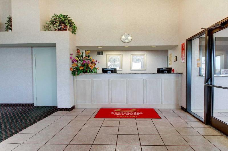 Econo Lodge Inn & Suites Gulfport Bagian luar foto