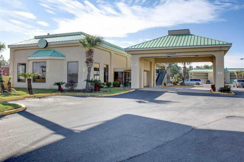 Econo Lodge Inn & Suites Gulfport Bagian luar foto